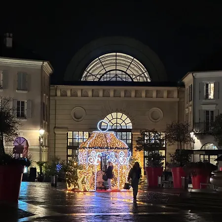 Family's House - Proche De La Vallee Village Et Disneyland Paris ,2 Parkings, Air Condition Holiday home