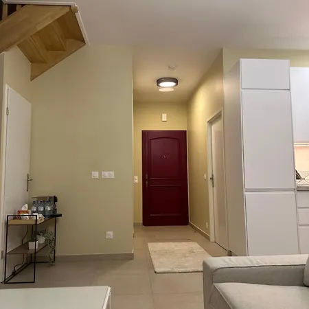 Family's House - Proche De La Vallee Village Et Disneyland Paris ,2 Parkings, Air Condition بيت للعطل سيري