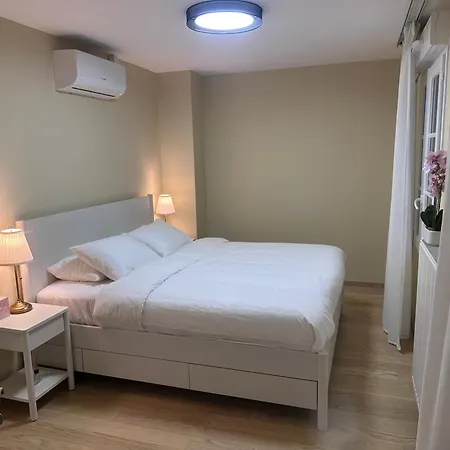 Family's House - Proche De La Vallee Village Et Disneyland Paris ,2 Parkings, Air Condition Holiday home