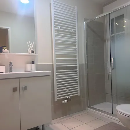 Family's House - Proche De La Vallee Village Et Disneyland Paris ,2 Parkings, Air Condition *