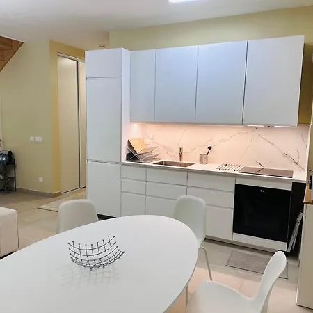 Family's House - Proche De La Vallee Village Et Disneyland Paris ,2 Parkings, Air Condition * Serris