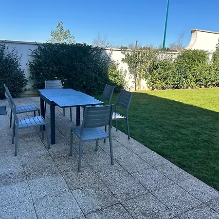 بيت للعطل Family's House - Proche De La Vallee Village Et Disneyland Paris ,2 Parkings, Air Condition